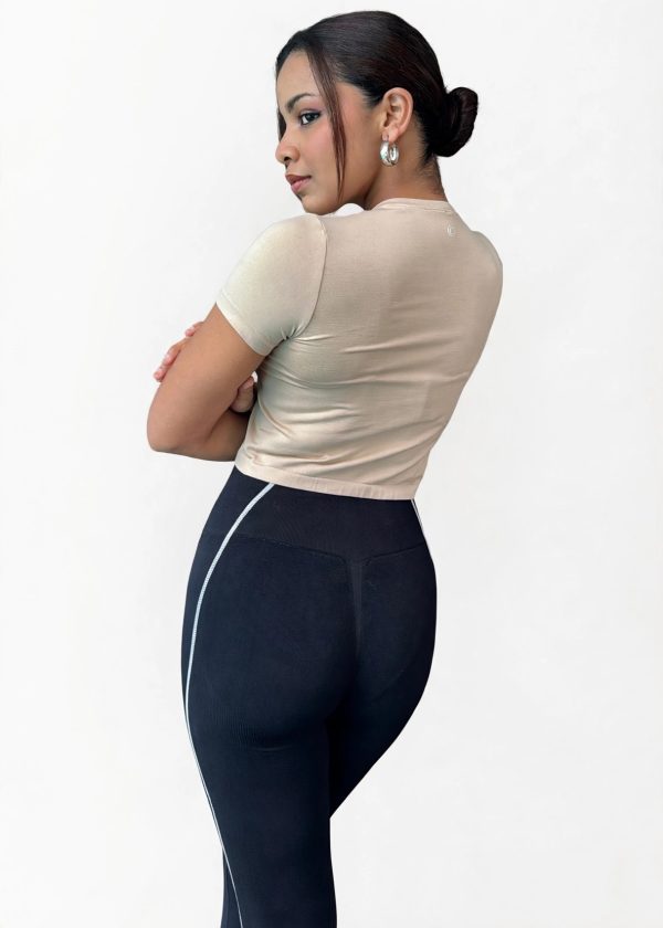 CAU001-01 Seamless Sculpting Tee